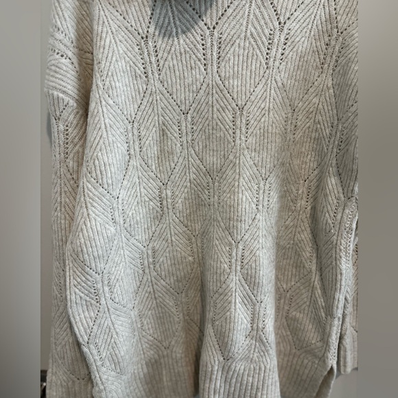 Reitmans Turtle Neck - Picture 3 of 3